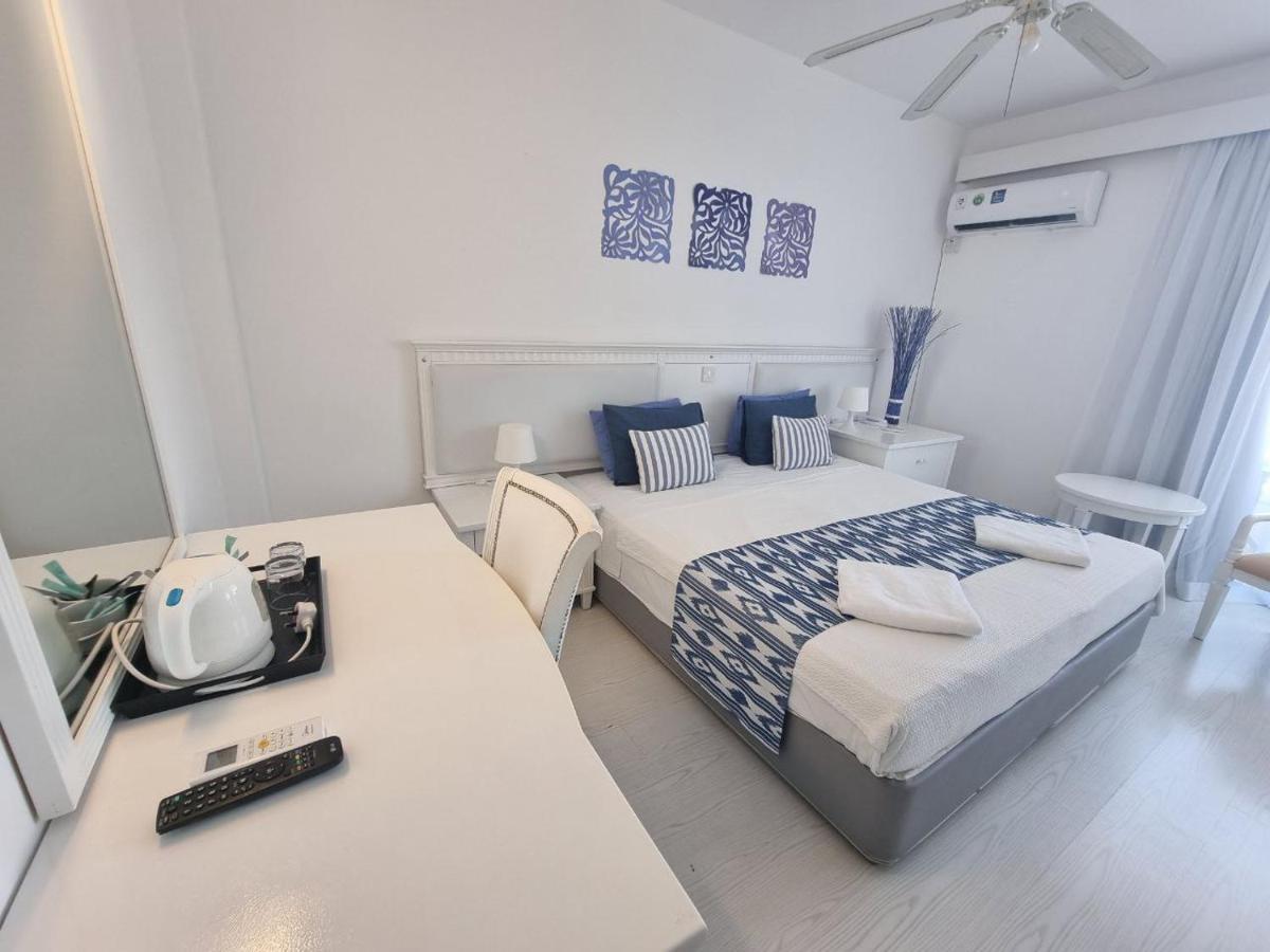 Nereus Hotel Paphos Exterior photo