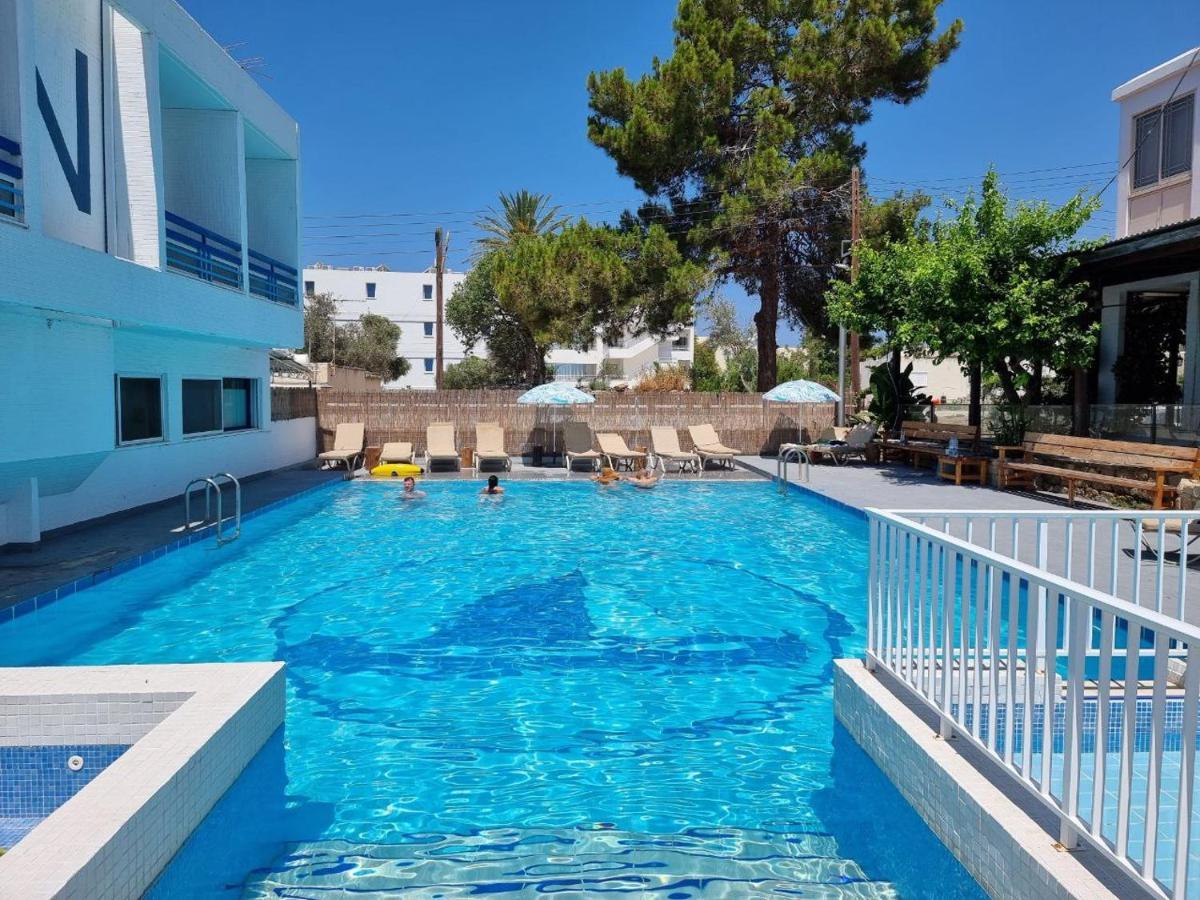Nereus Hotel Paphos Exterior photo