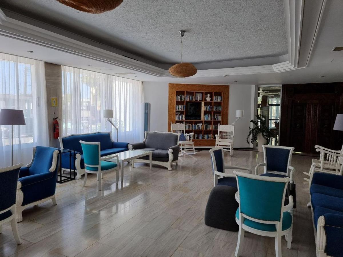 Nereus Hotel Paphos Exterior photo