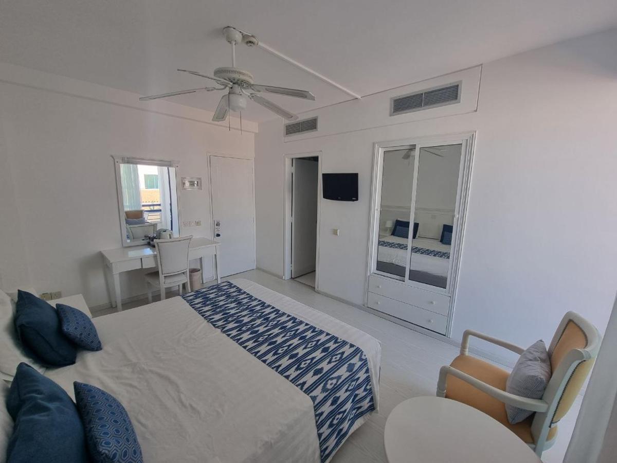 Nereus Hotel Paphos Exterior photo