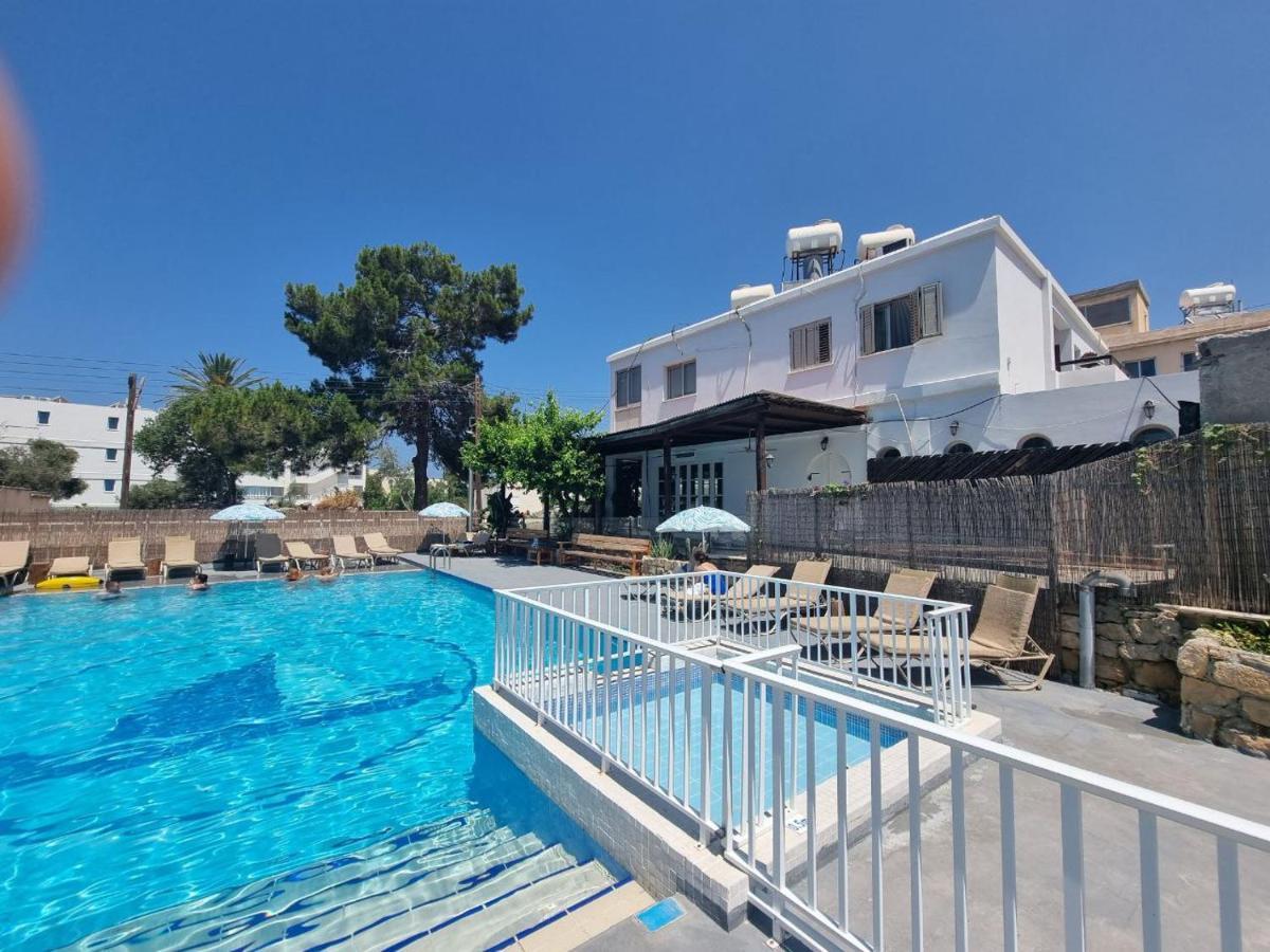 Nereus Hotel Paphos Exterior photo