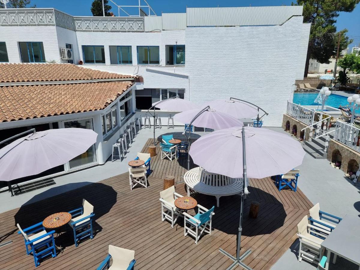 Nereus Hotel Paphos Exterior photo