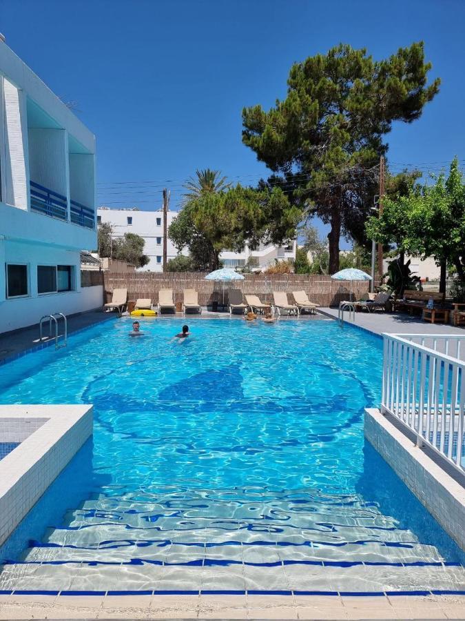 Nereus Hotel Paphos Exterior photo
