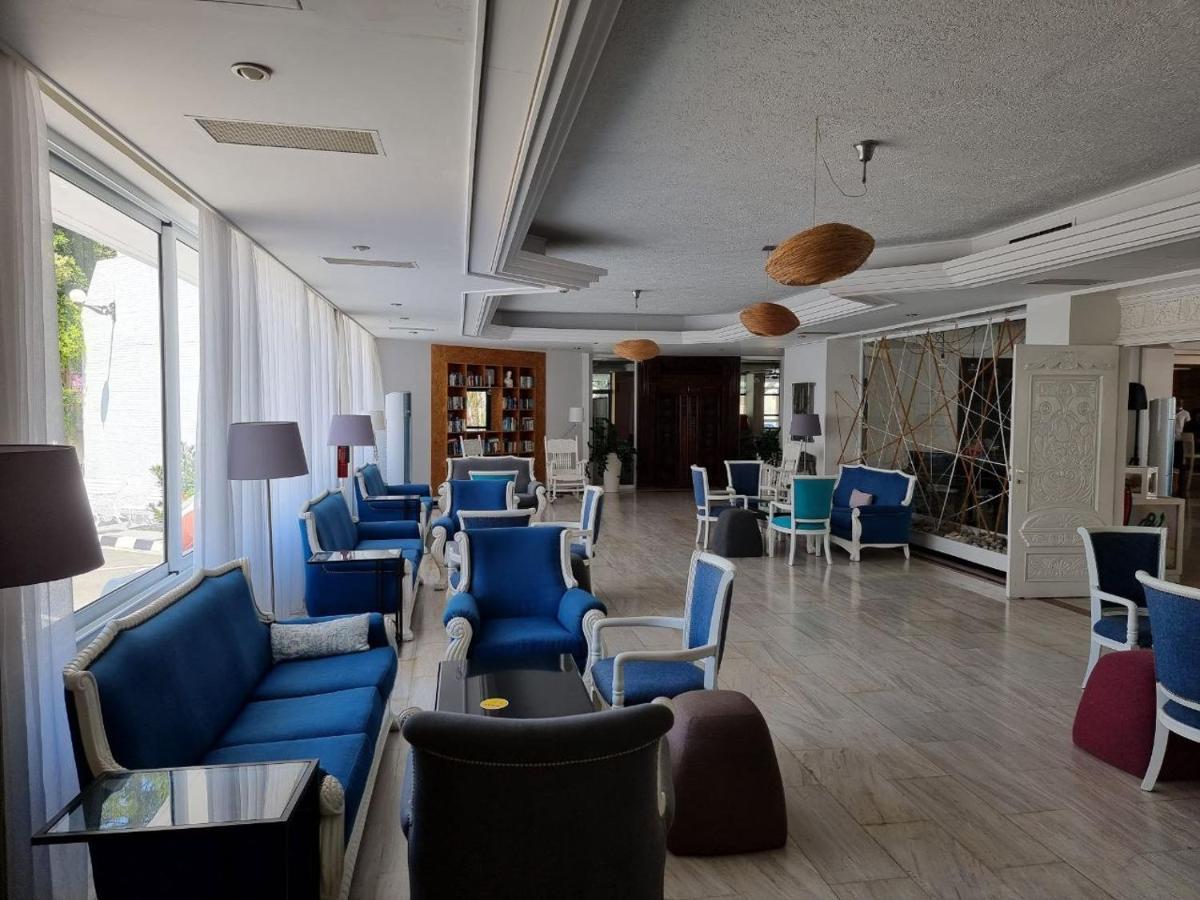 Nereus Hotel Paphos Exterior photo