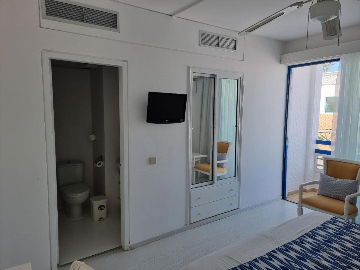 Nereus Hotel Paphos Exterior photo